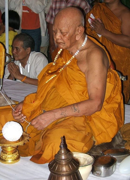 รุ่นพระแม่ธรณี-หลวงปู่หงษ์-หลวงป๋า4.jpg