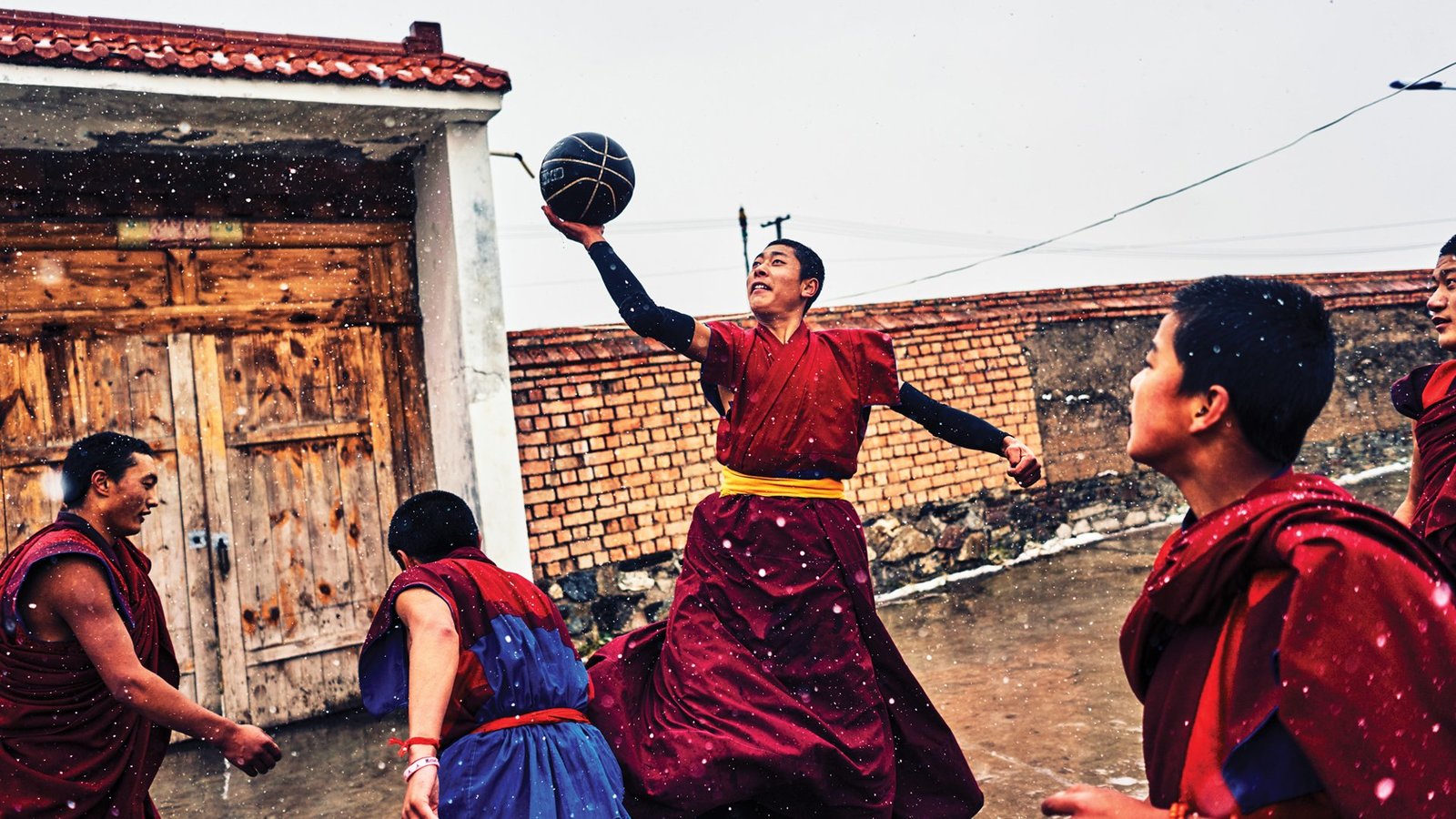 tibet-is-going-crazy-for-hoops-pulitzer-center-on-crisis-reporting.jpg